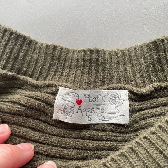 Poof Apparel NWT Green Batwing Sleeve Sweater – Size Small - Picture 8 of 12